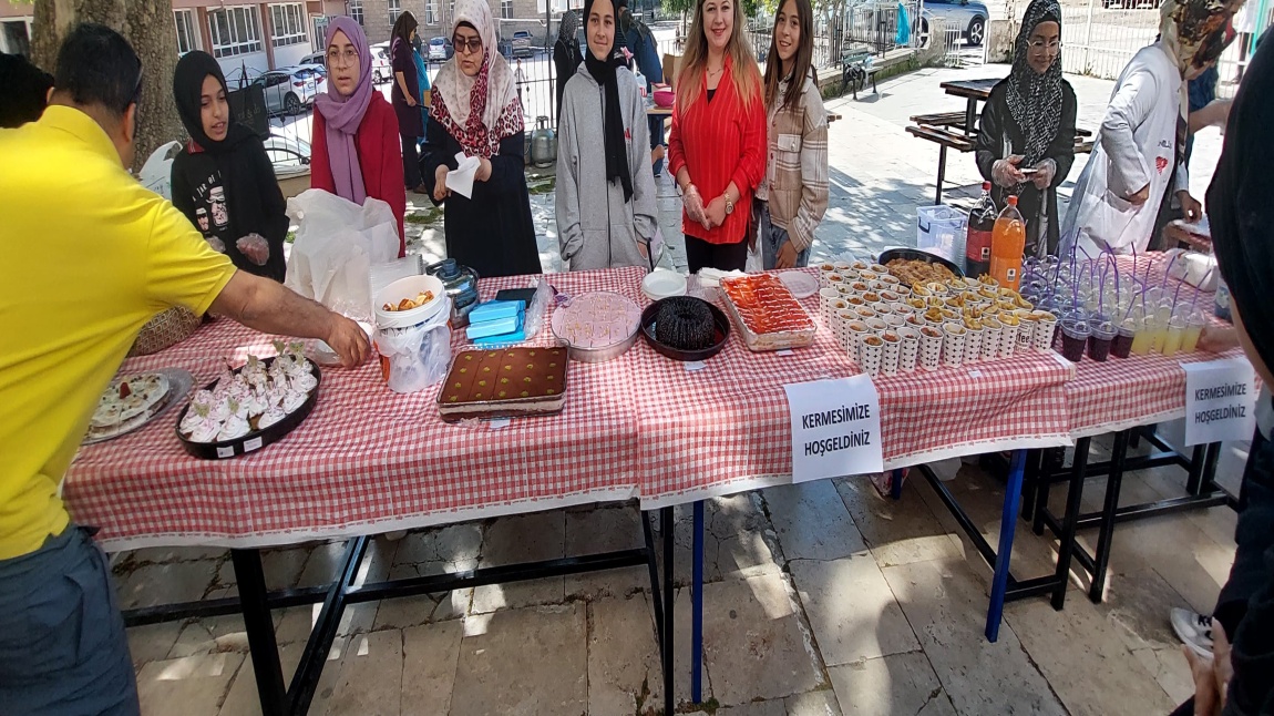 OKULUMUZDA KERMES DÜZENLEDİK